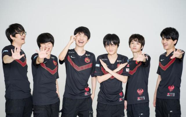 体育中国荣耀山东运动健儿红旗H9交车仪式济南举行