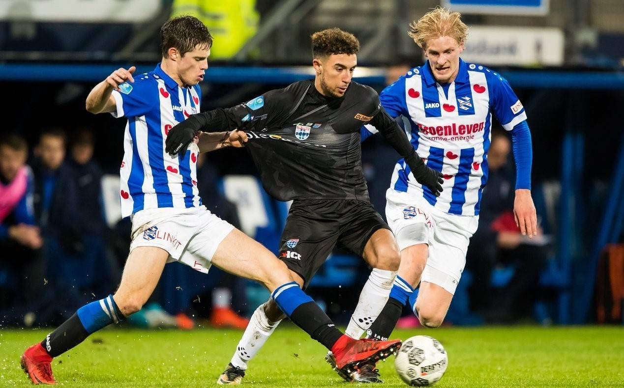 场球员的机 场球员的机