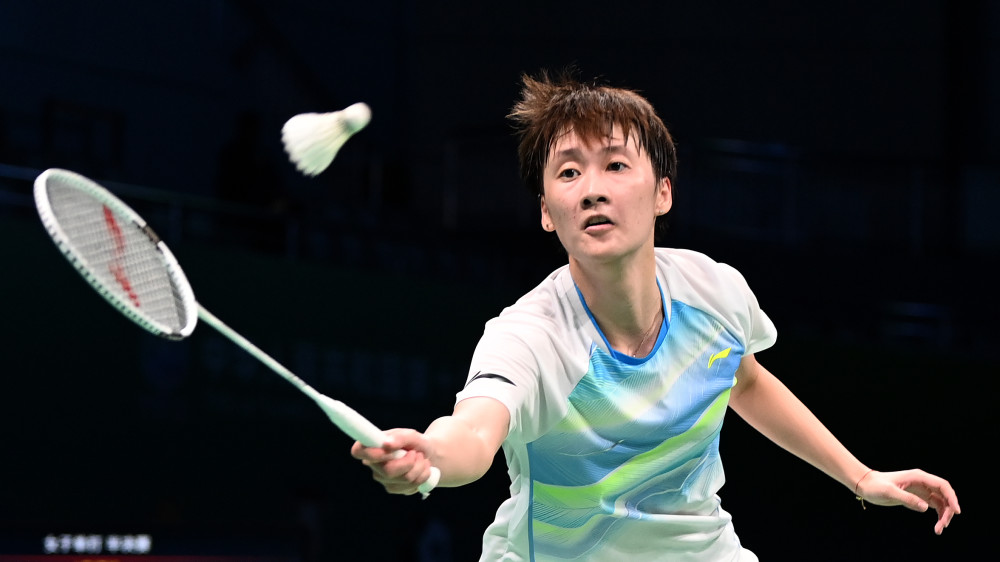 以往的她更 以往的她更